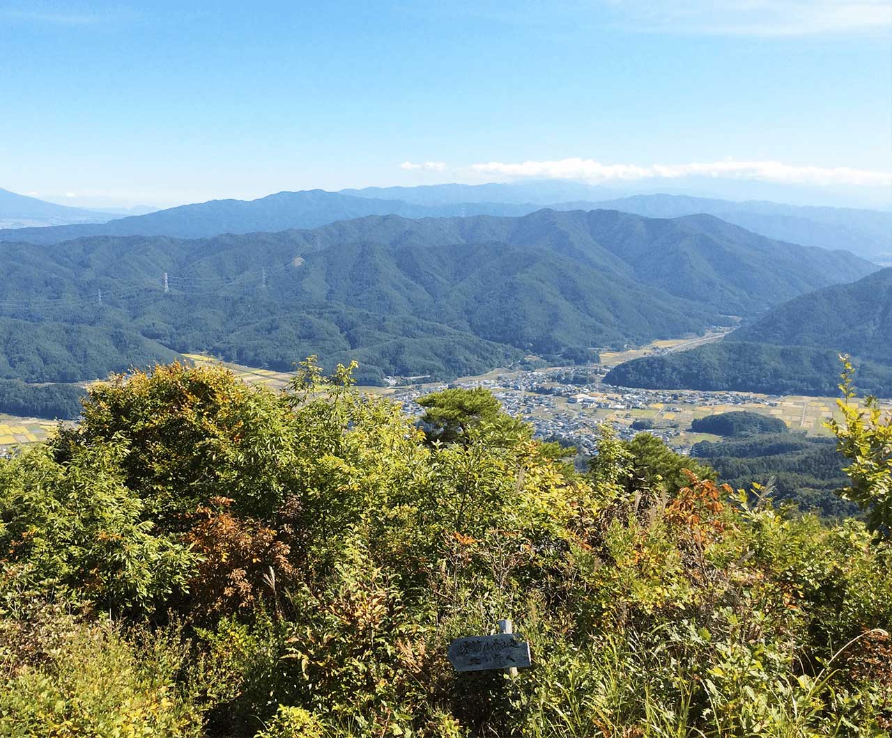 霧訪山山頂から小野地区を見下ろした風景